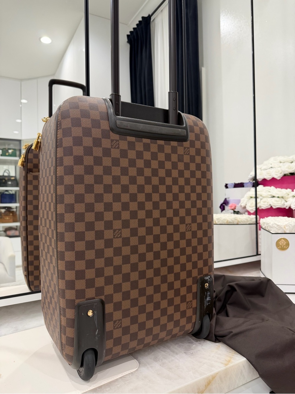 Louis Vuitton Brown Checkered Rolling Carry-On with Gold Hardware - Picture 9 of 9